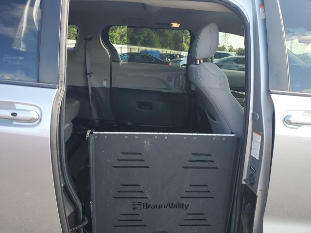 2022 TOYOTA SIENNA LE 5TDKRKEC8NS079788