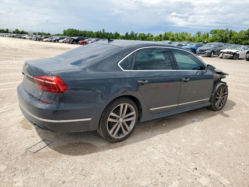 2017 VOLKSWAGEN PASSAT R-L 1VWDT7A33HC074790