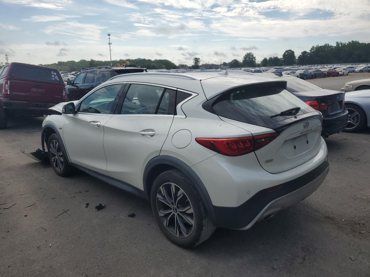 INFINITI QX30 BASE