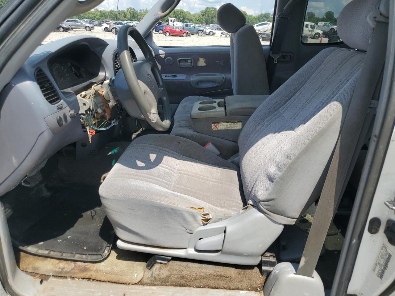 Lot #3239321112 2000 TOYOTA TUNDRA ACC