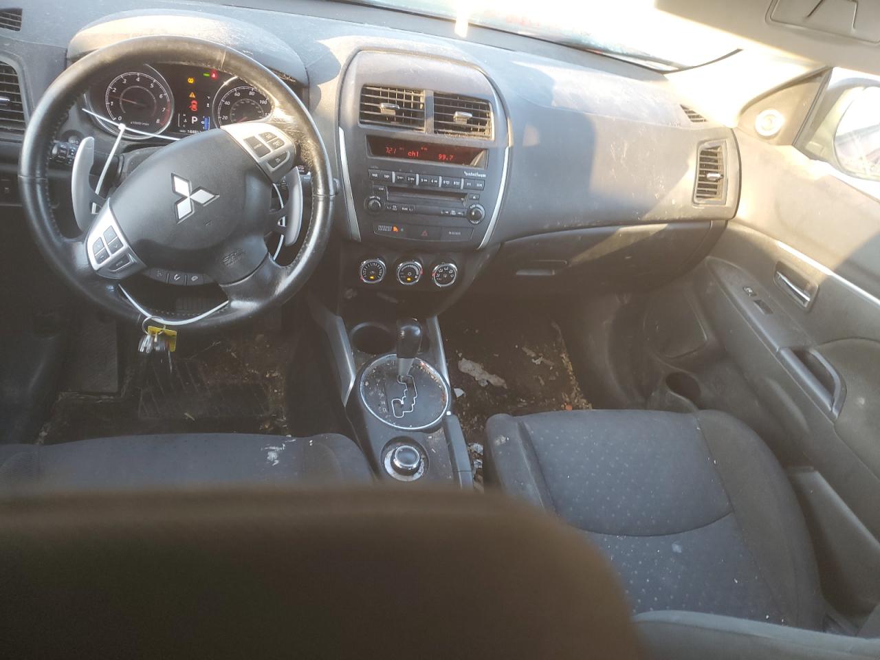 MITSUBISHI OUTLANDER SE