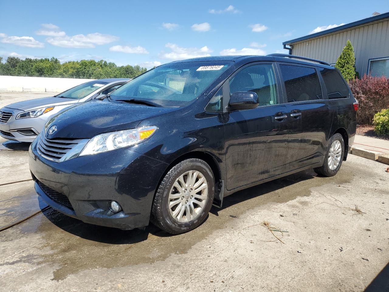 TOYOTA SIENNA XLE