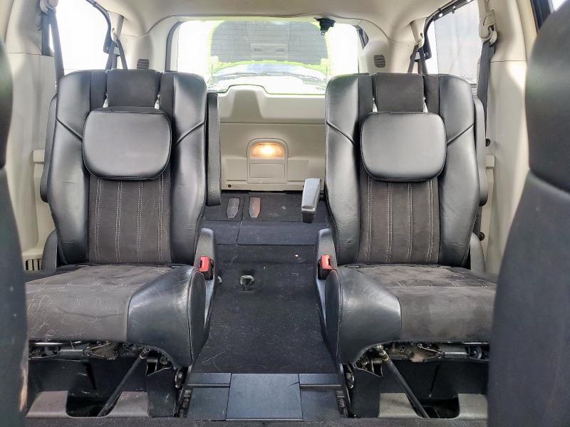 2015 CHRYSLER TOWN & COU - 2C4RC1JG2FR743189