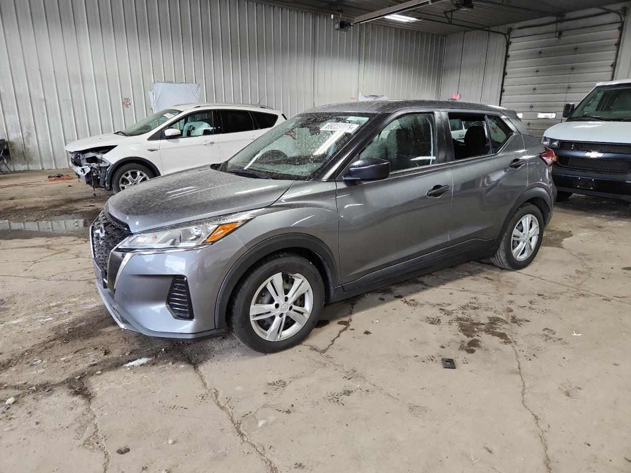 NISSAN KICKS S