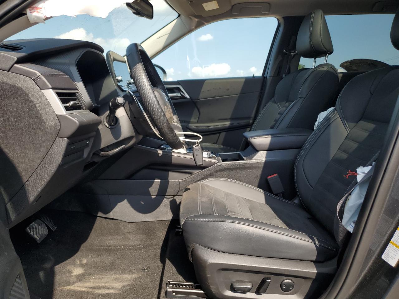 MITSUBISHI OUTLANDER SE