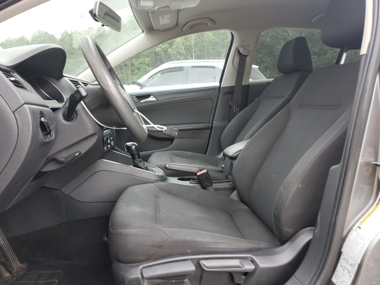 VOLKSWAGEN JETTA BASE