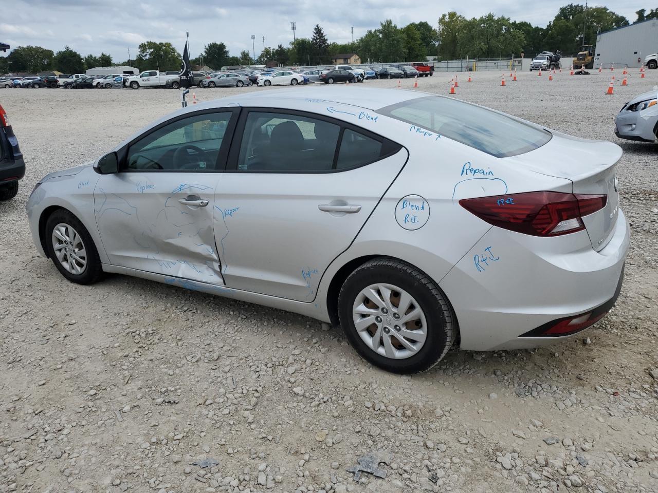 HYUNDAI ELANTRA SE