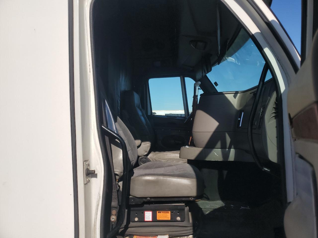 Lot #3315695715 2001 KENWORTH CONSTRUCTI