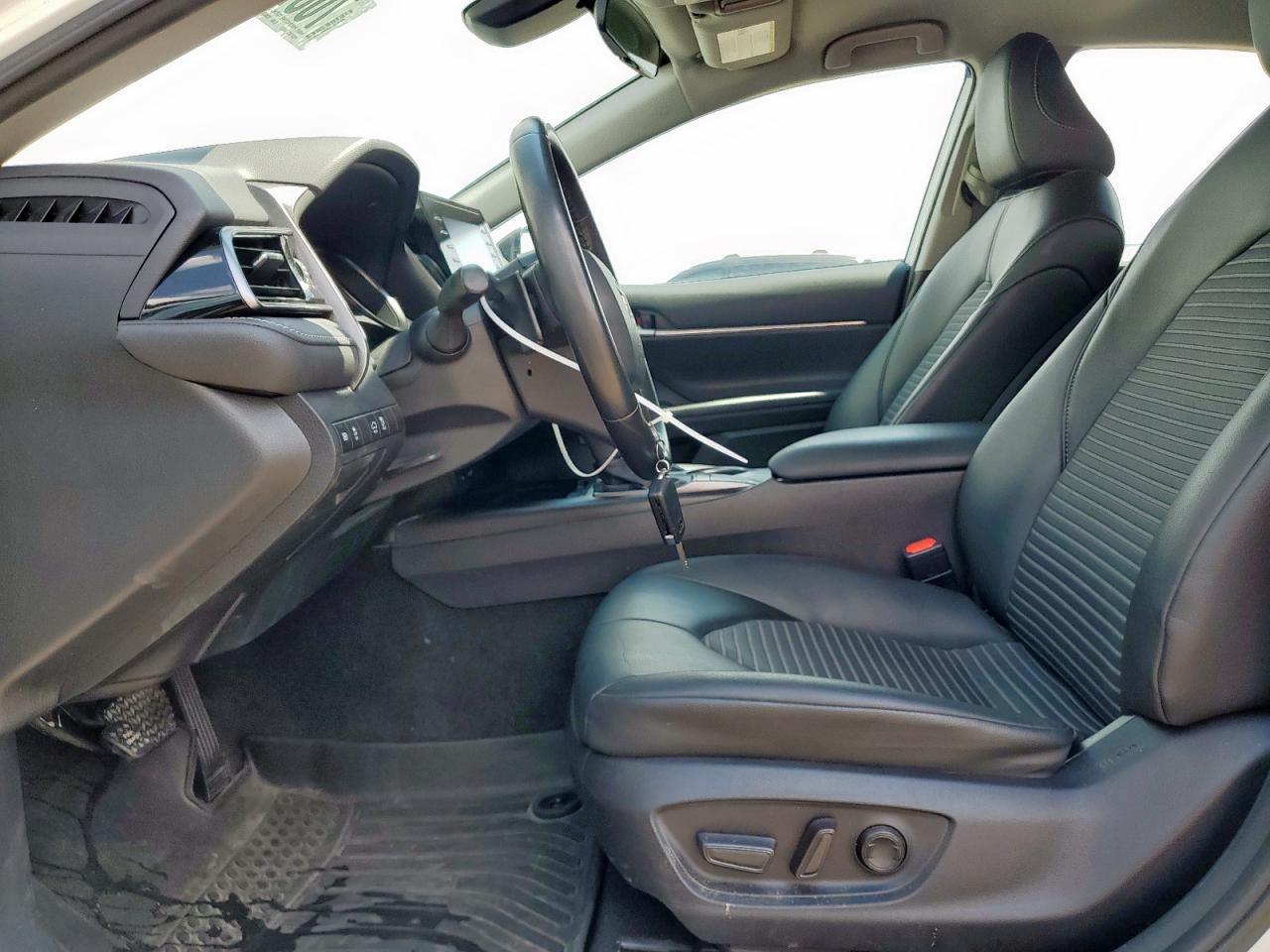 TOYOTA CAMRY SE NIGHT SHADE