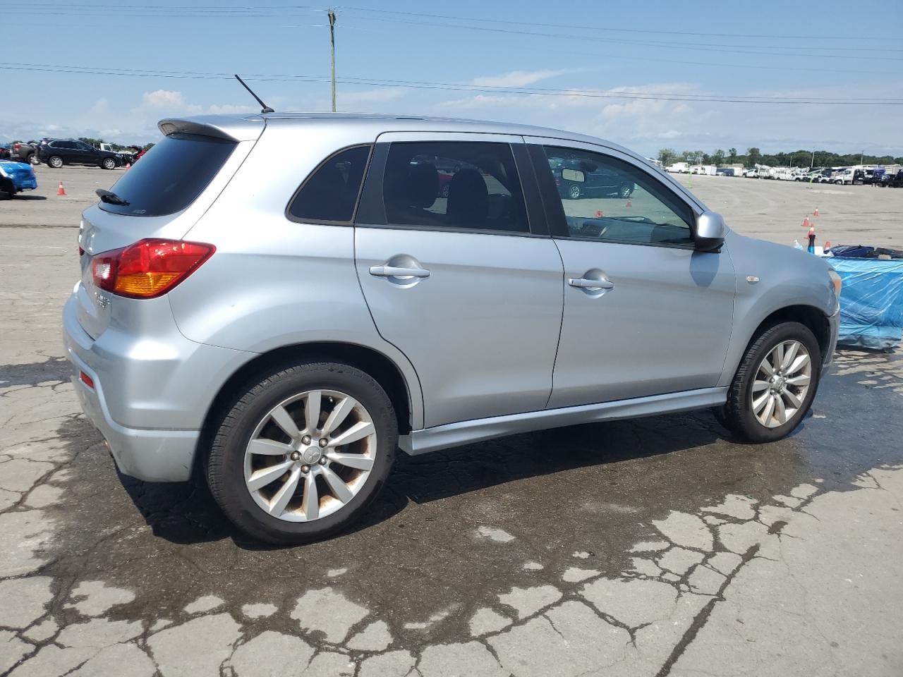 MITSUBISHI OUTLANDER SE