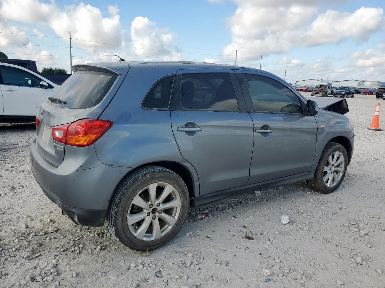 MITSUBISHI OUTLANDER ES