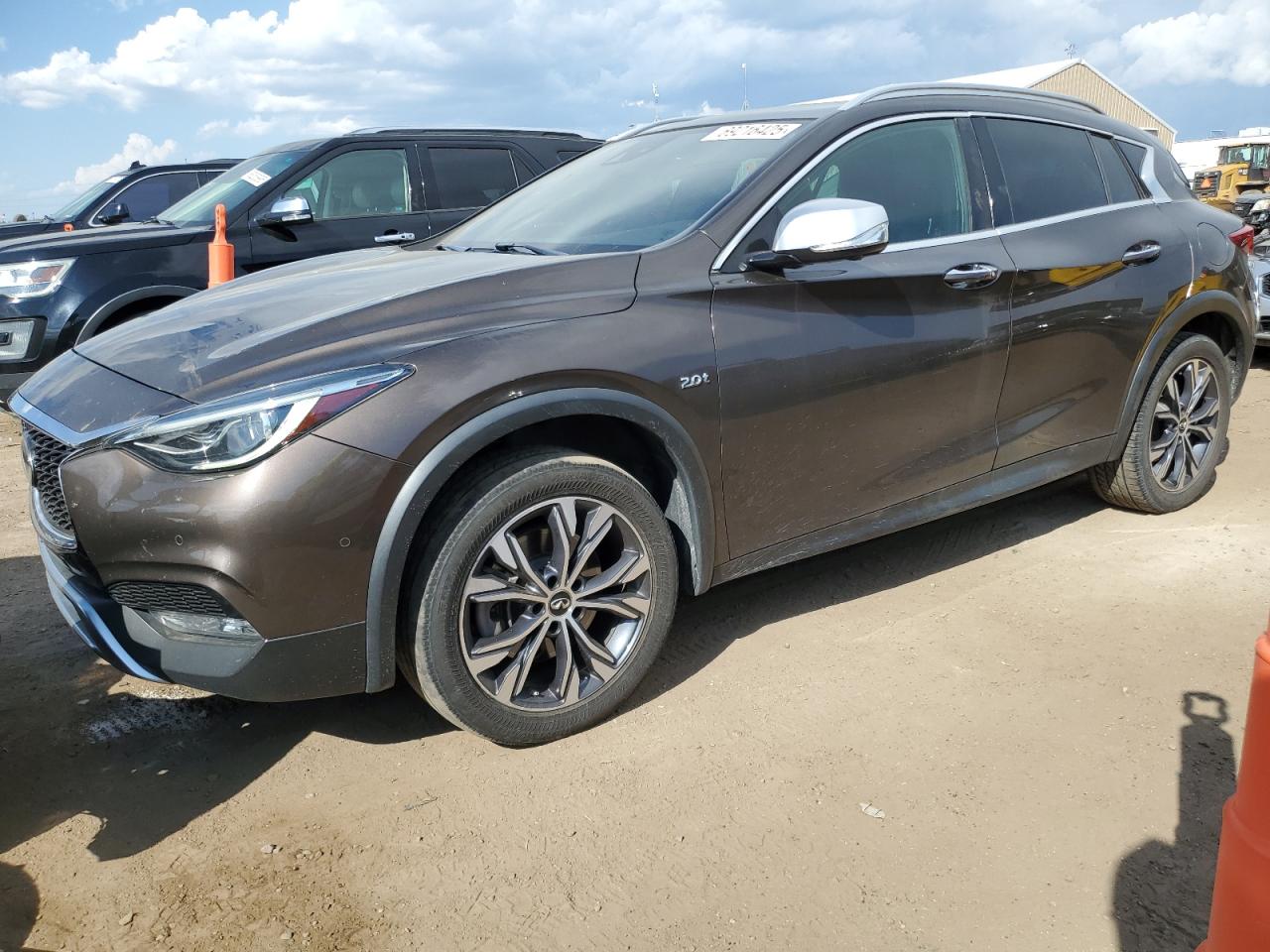 INFINITI QX30 BASE