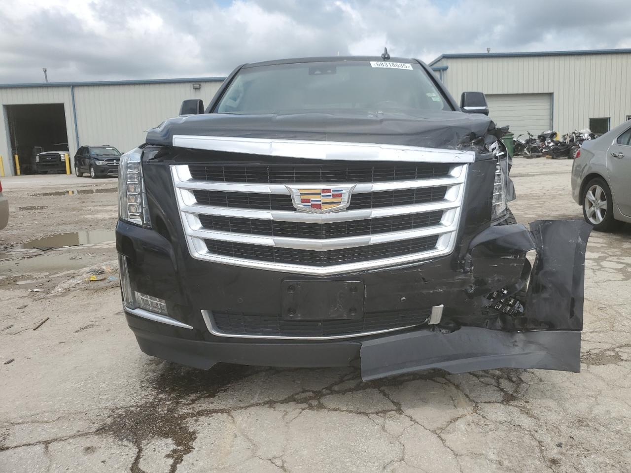 CADILLAC ESCALADE LUXURY