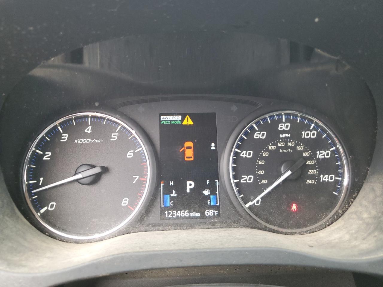 MITSUBISHI OUTLANDER SE