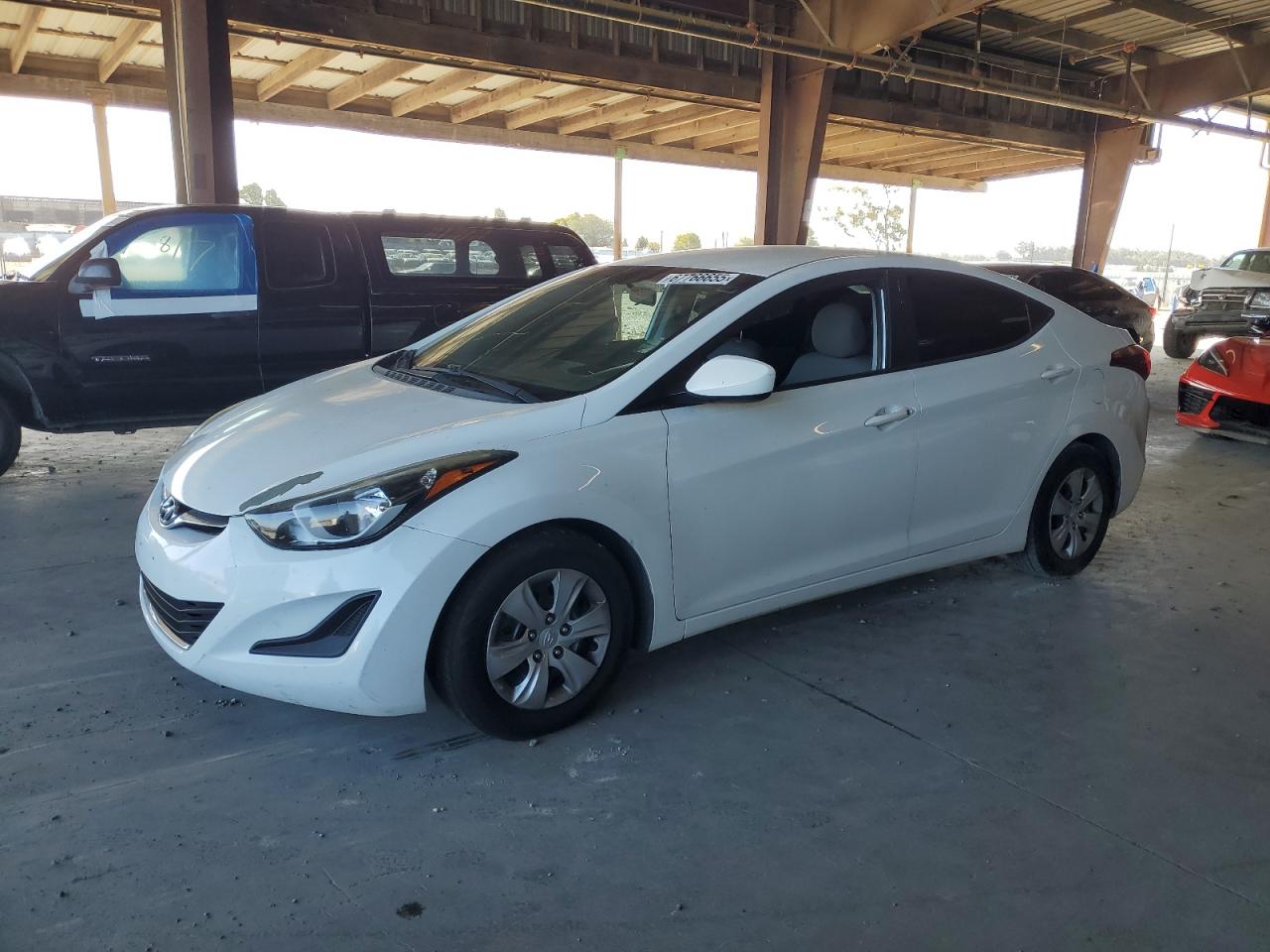 HYUNDAI ELANTRA SE