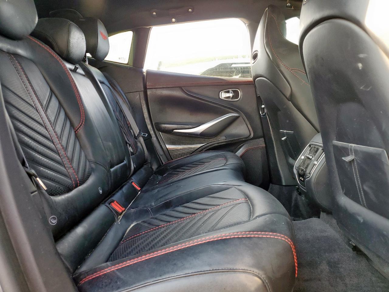 ASTON MARTIN DBX 707