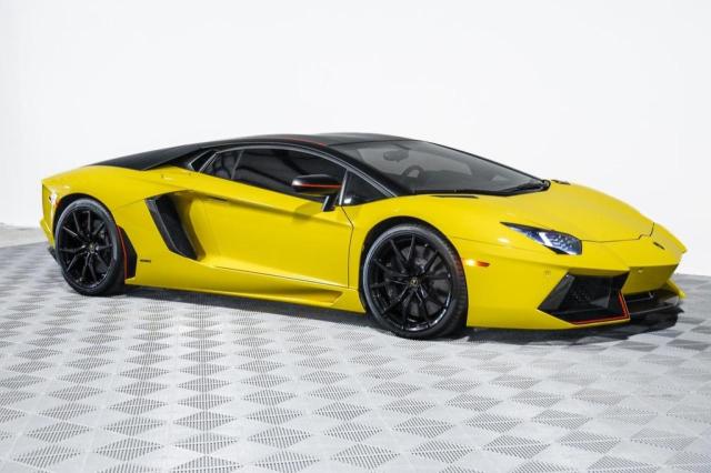 LAMBORGHINI AVENTADOR