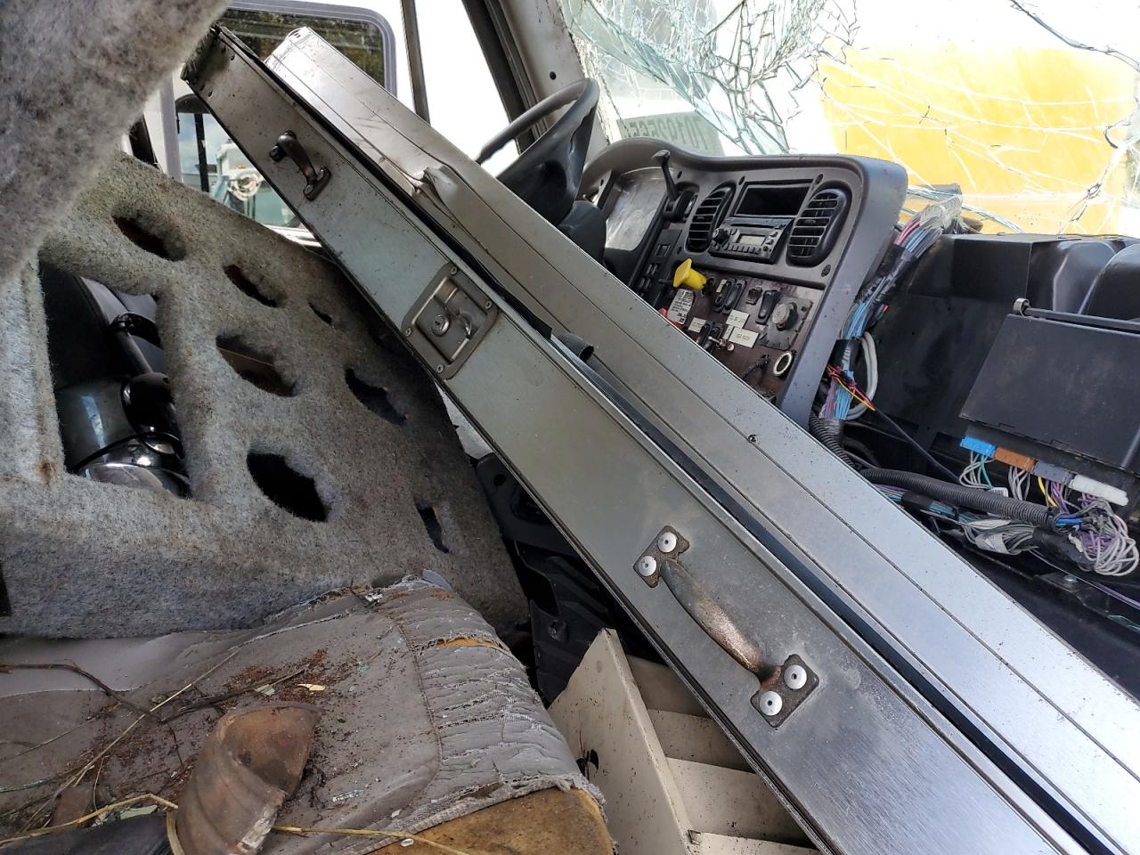 Lot #3261341502 2008 FREIGHTLINER M2 106 MED