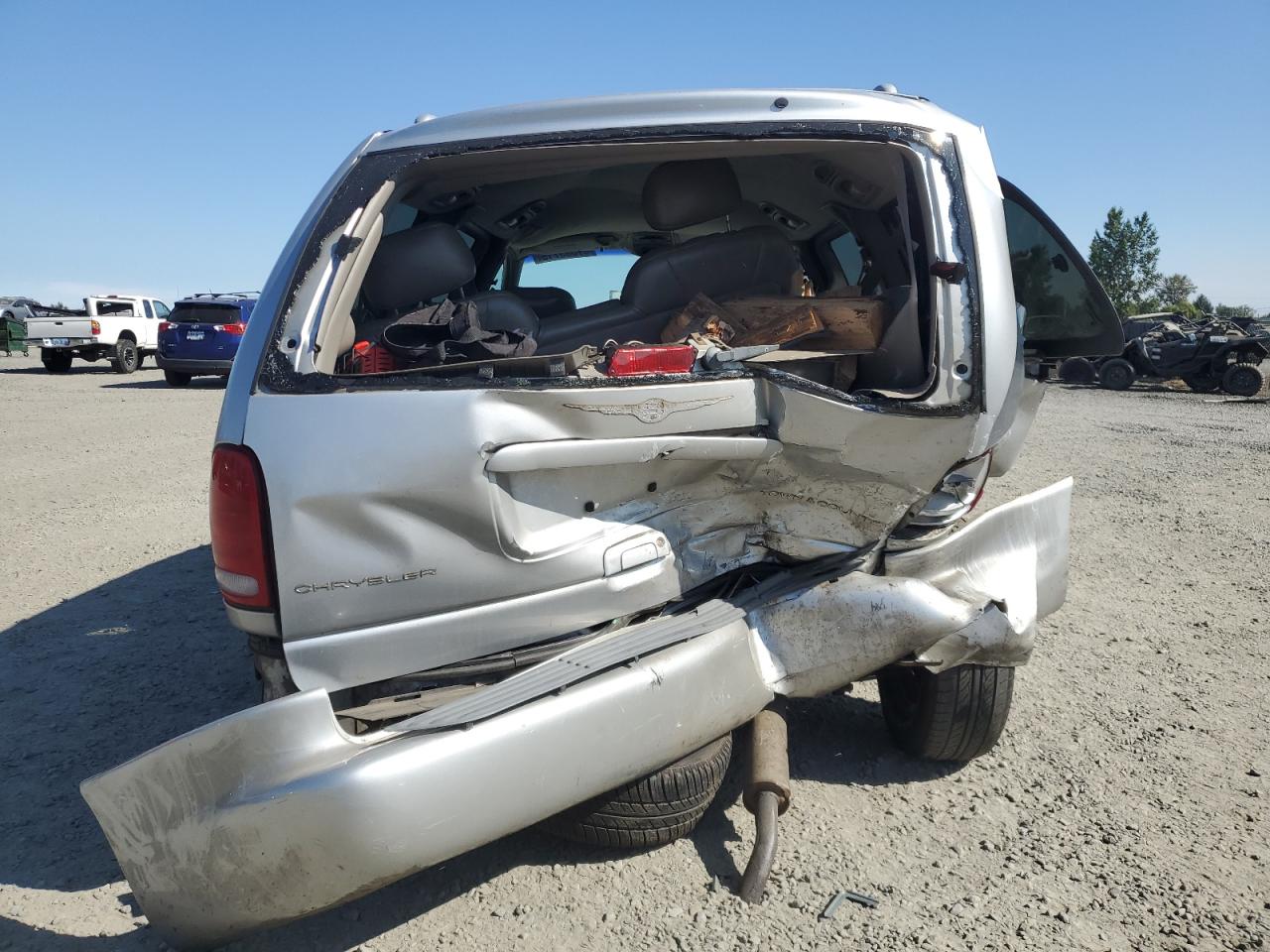 Lot #3266903086 2000 CHRYSLER TOWN & COUNTRY LIMITED