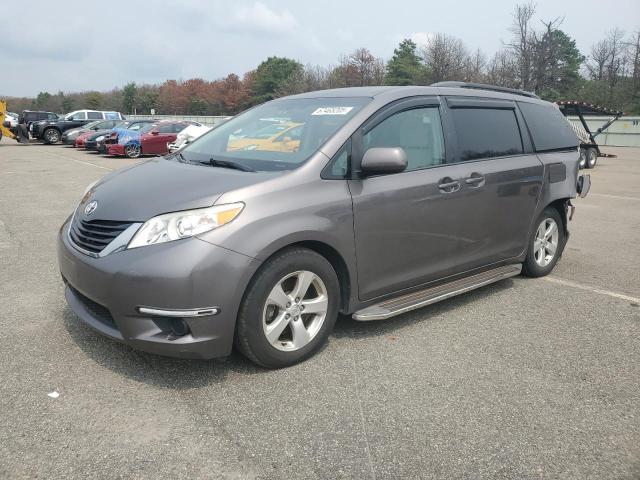 TOYOTA SIENNA LE