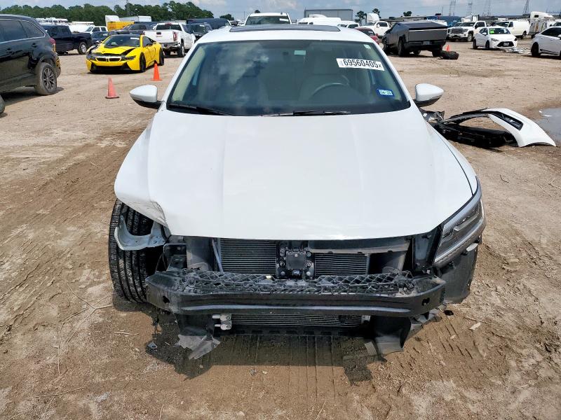2017 VOLKSWAGEN PASSAT SE 1VWBT7A39HC014388