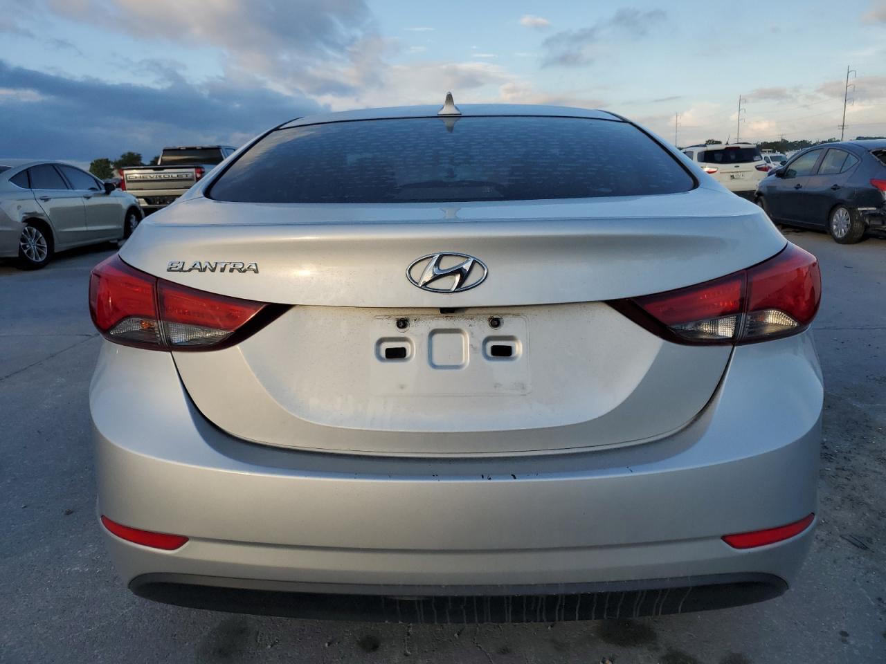 HYUNDAI ELANTRA SE