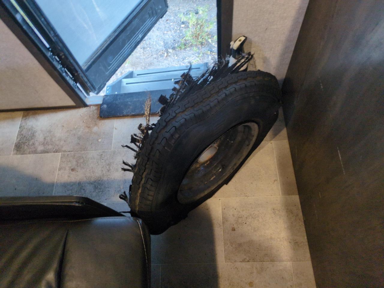 Lot #3246188096 2021 KEYSTONE COLEMAN 274BH LANTERN EDITIO