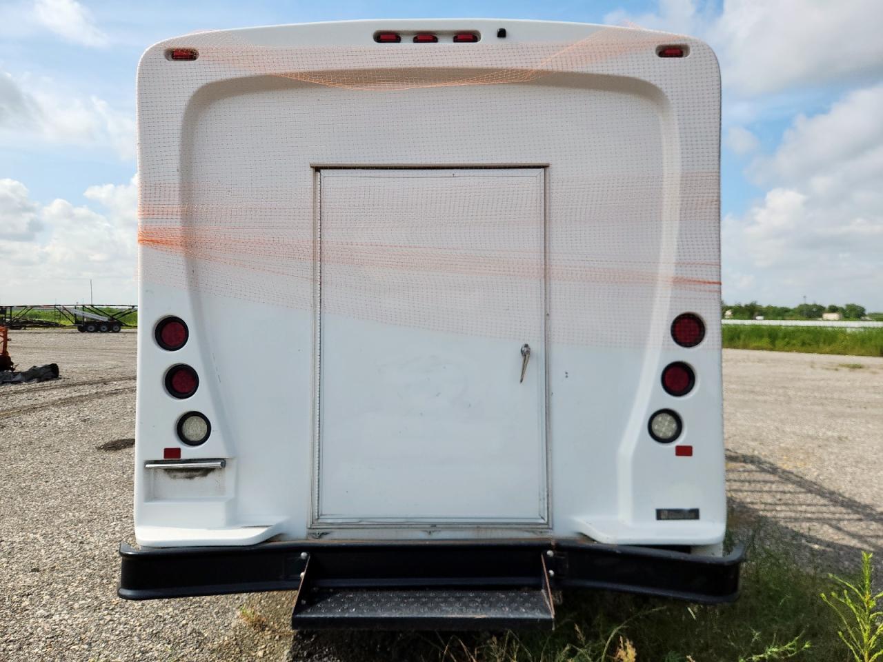 FORD ECONOLINE E450 SUPER DUTY CUTAWAY VAN