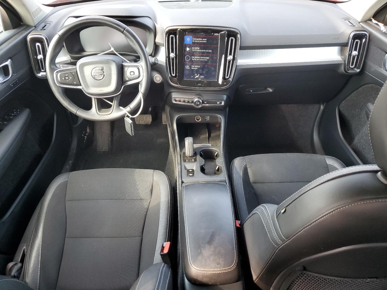 VOLVO XC40 T4 MOMENTUM