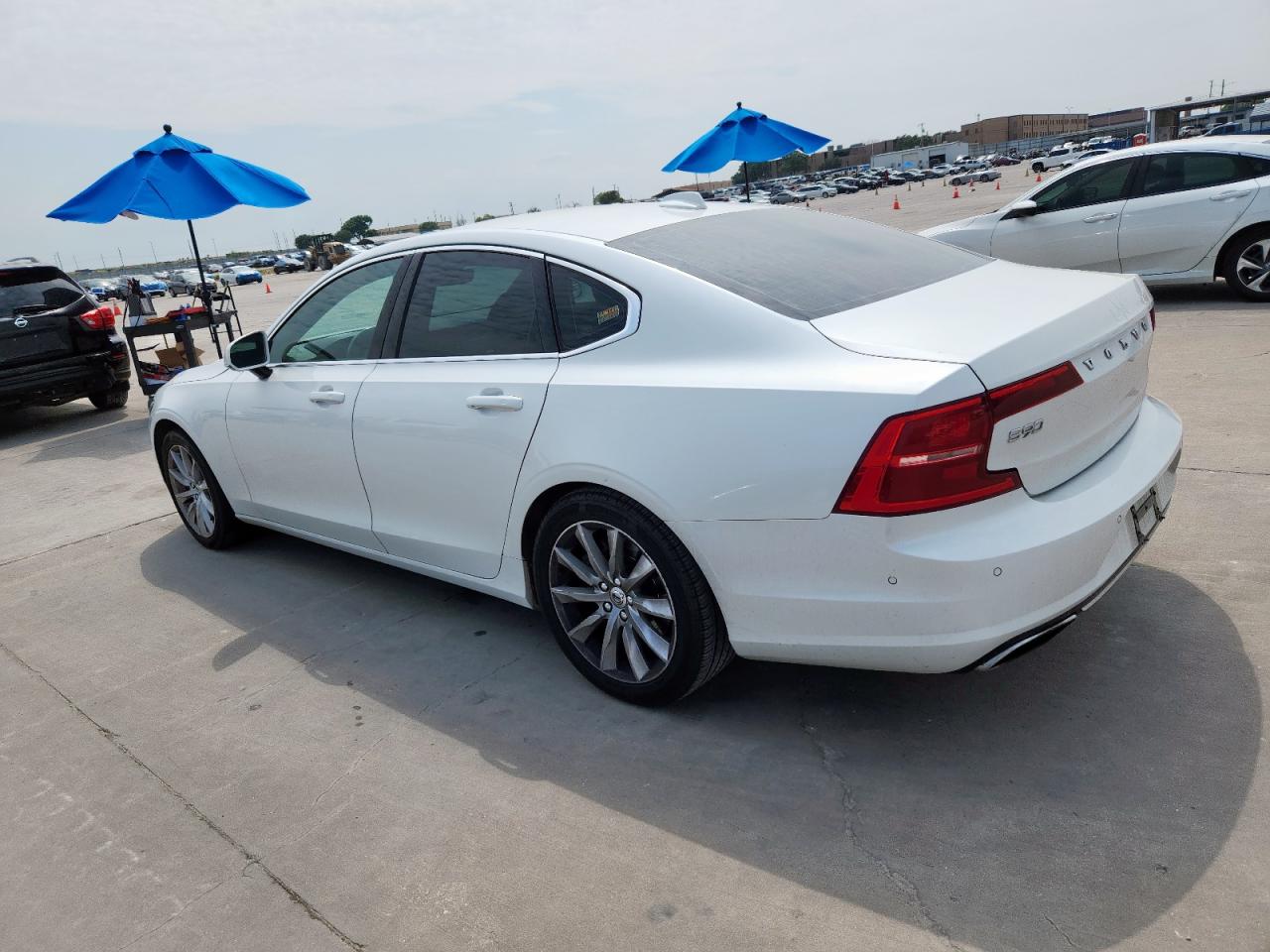 VOLVO S90 T6 MOMENTUM