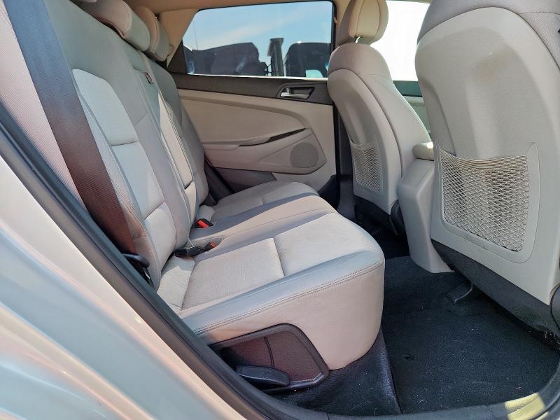 2017 HYUNDAI TUCSON SE KM8J23A48HU267436