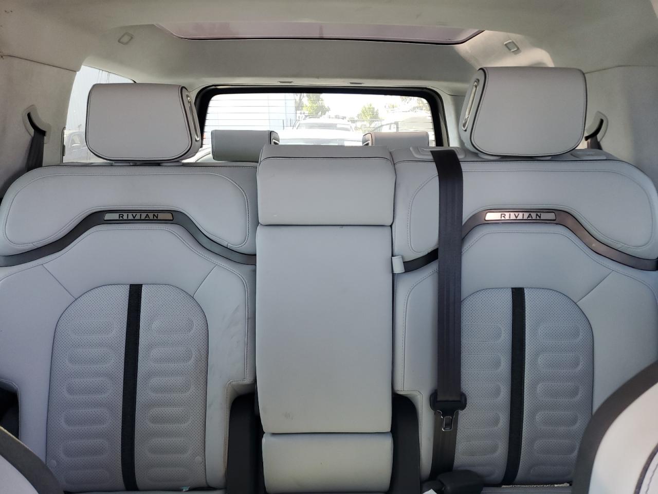 RIVIAN R1S ADVENTURE