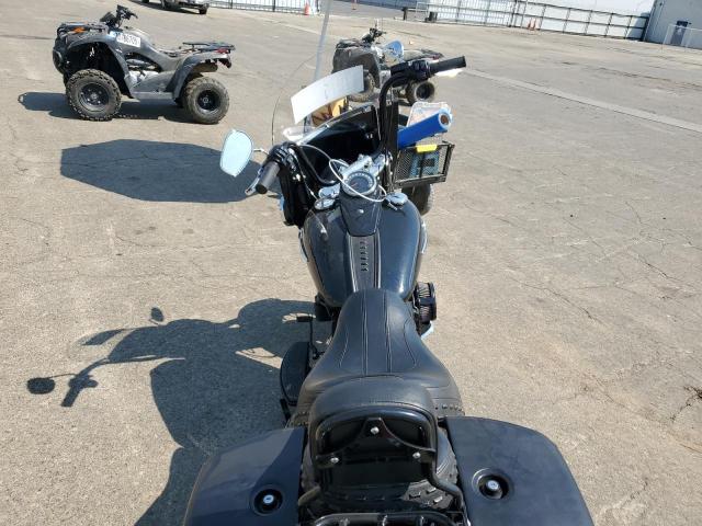 2019 HARLEY-DAVIDSON FLHC 1HD1YAJ62KB032315