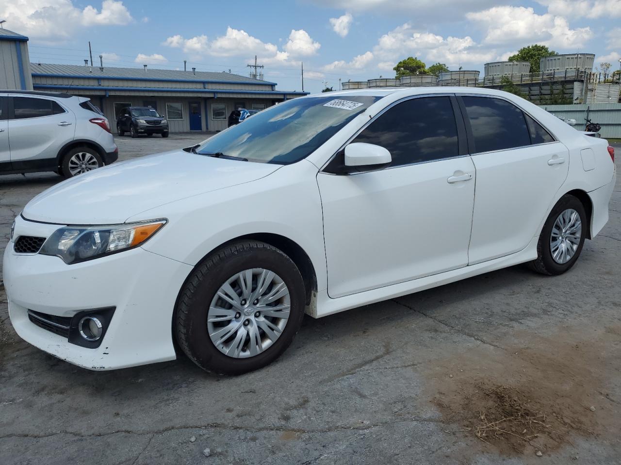 TOYOTA CAMRY BASE