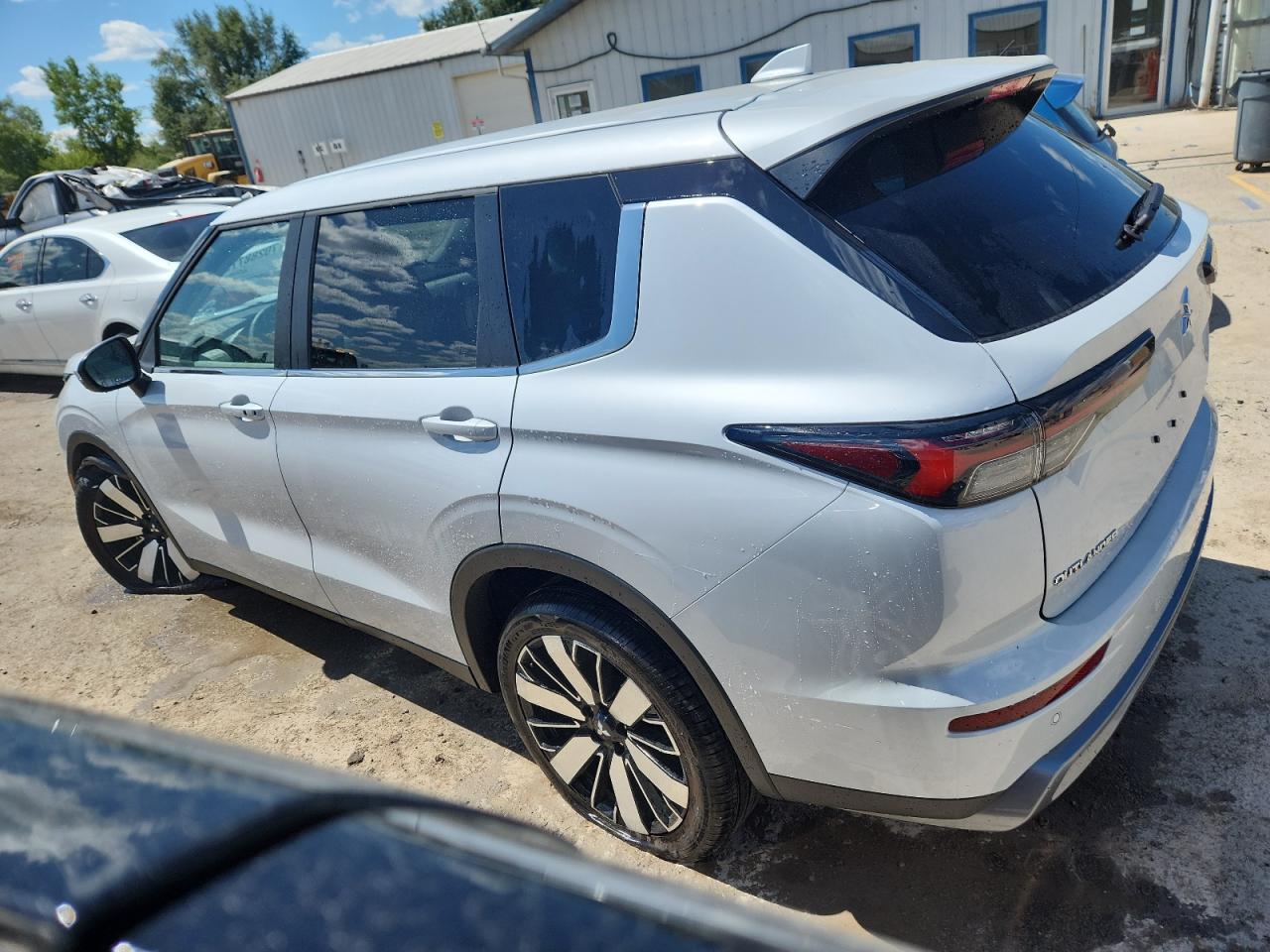 MITSUBISHI OUTLANDER SE