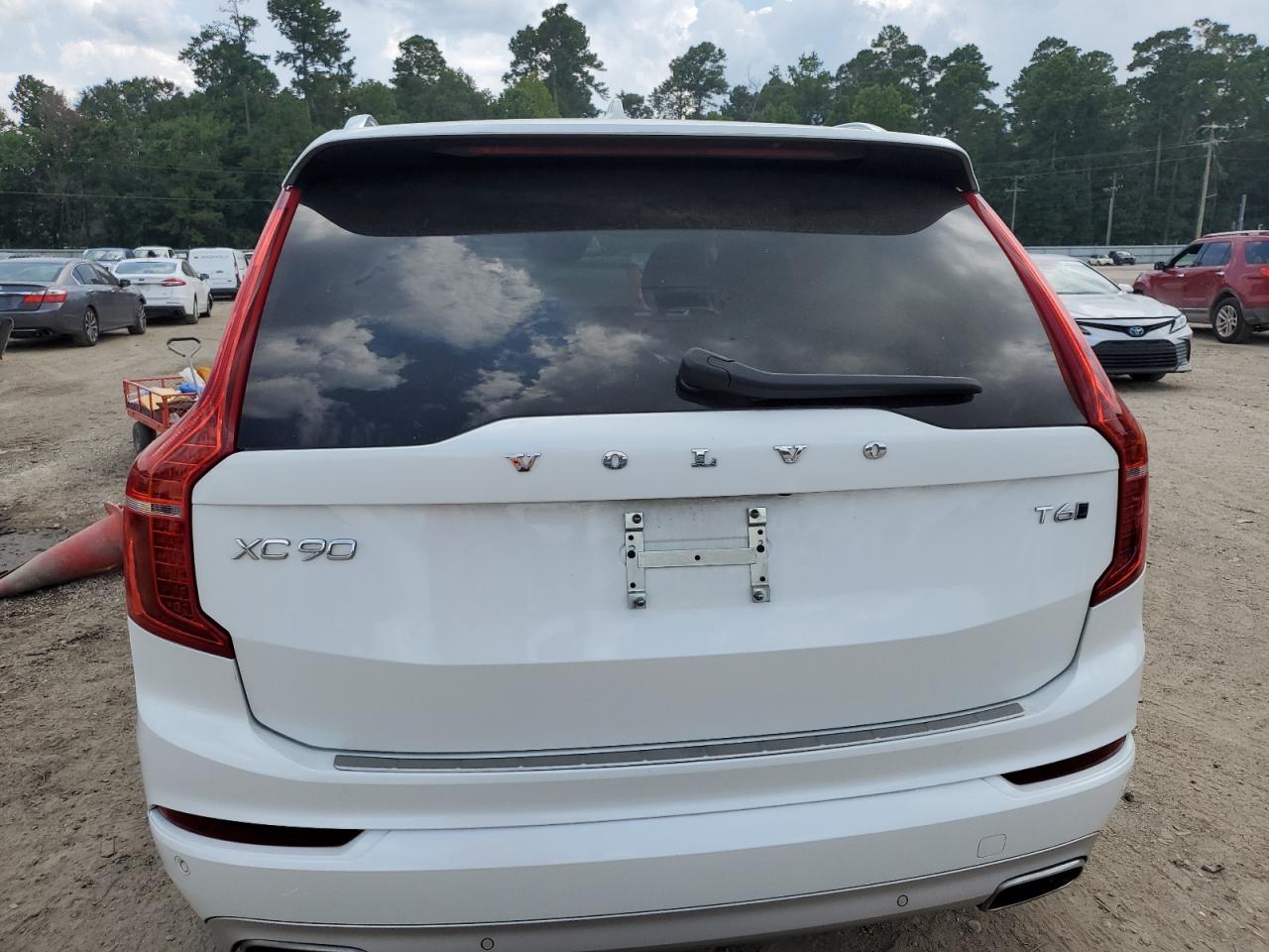 VOLVO XC90 T6 MOMENTUM