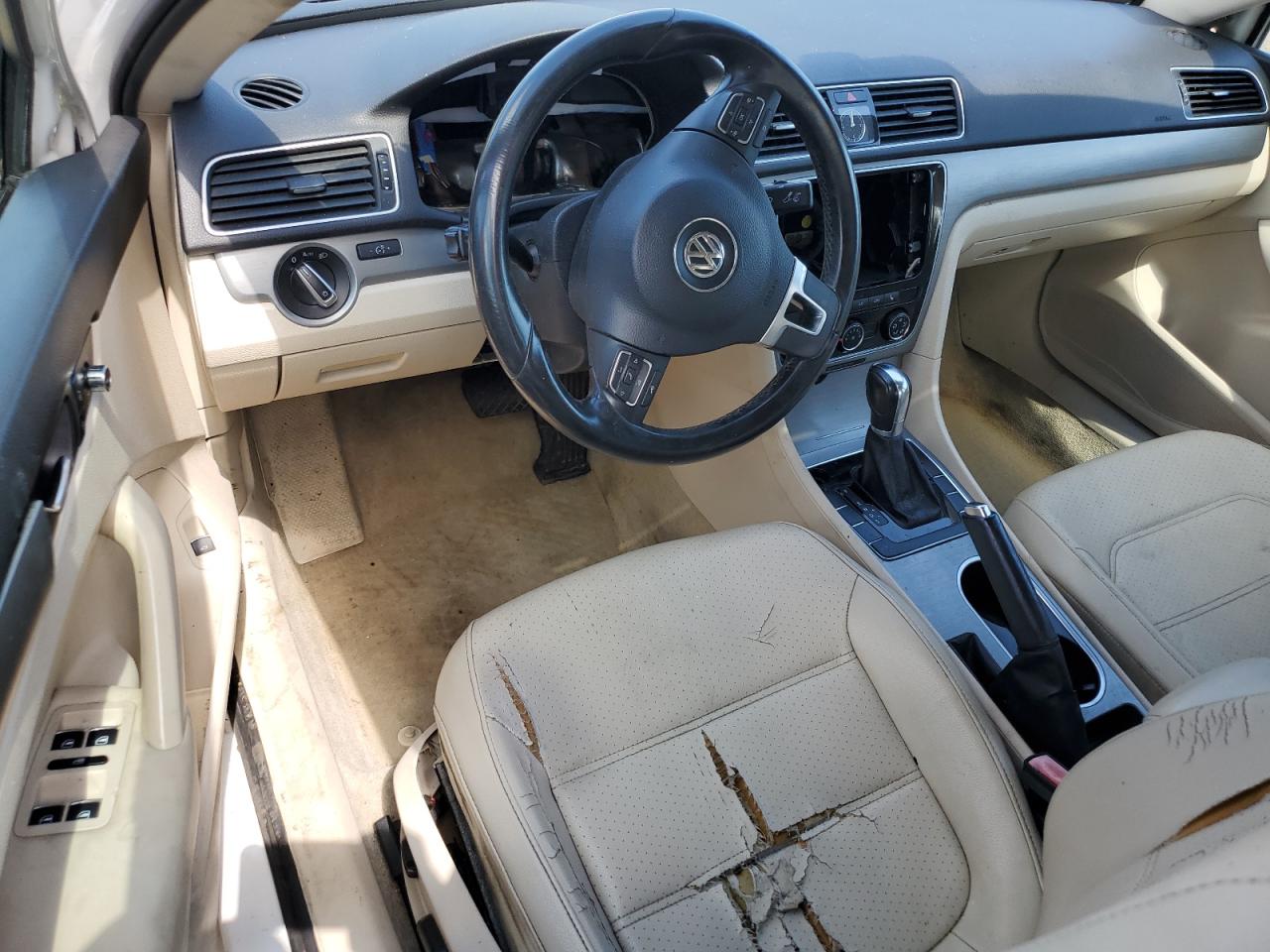 VOLKSWAGEN PASSAT SE