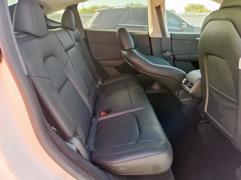 2024 TESLA MODEL Y 7SAYGDEE2RA275913