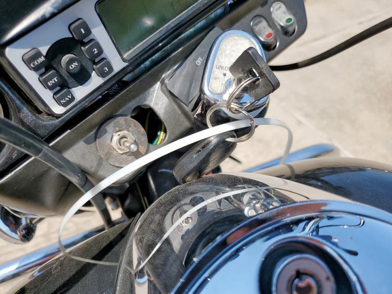 2009 HARLEY-DAVIDSON FLHX 1HD1KB4159Y673022