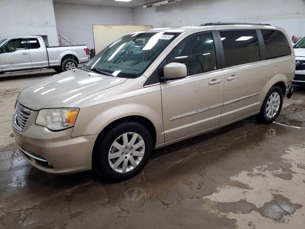 CHRYSLER TOWN & COUNTRY TOURING