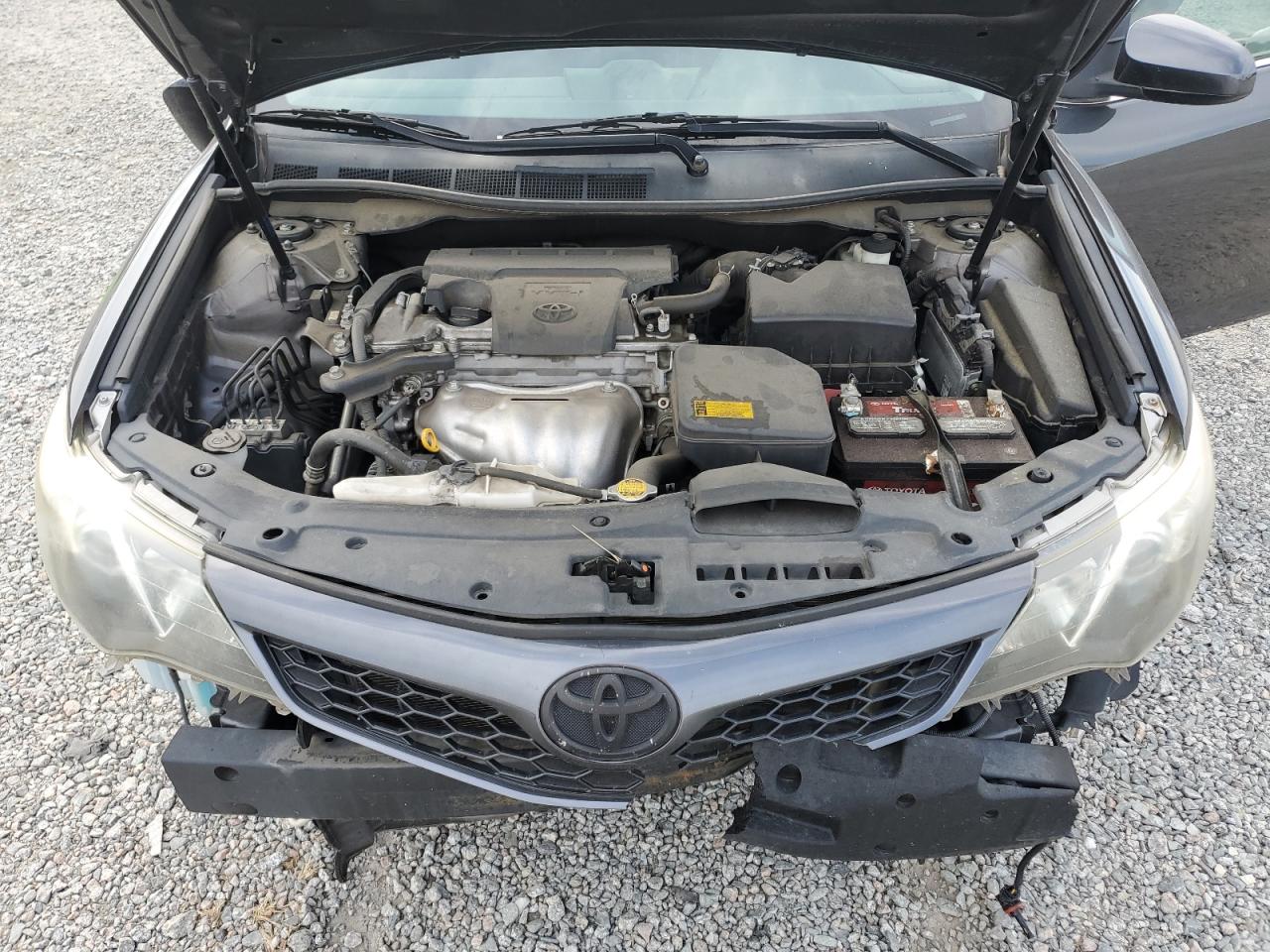 TOYOTA CAMRY BASE