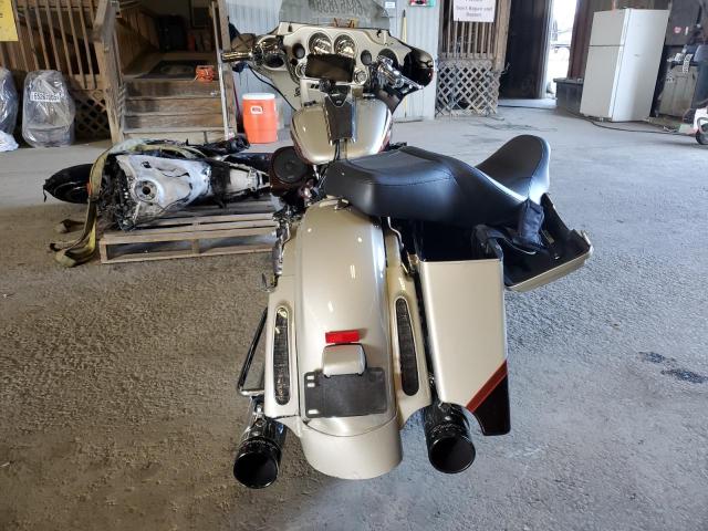 2011 HARLEY-DAVIDSON FLHXSE2 - 1HD1PZ812BB951226