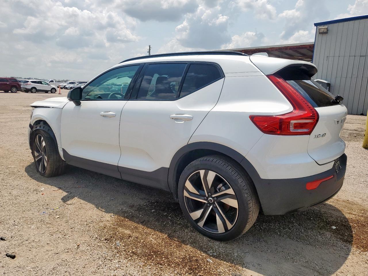 VOLVO XC40 PLUS