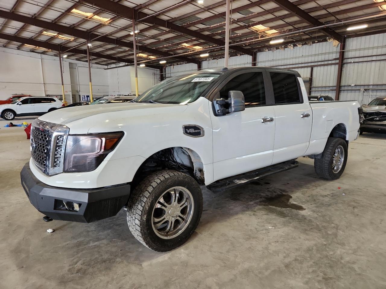 NISSAN TITAN S