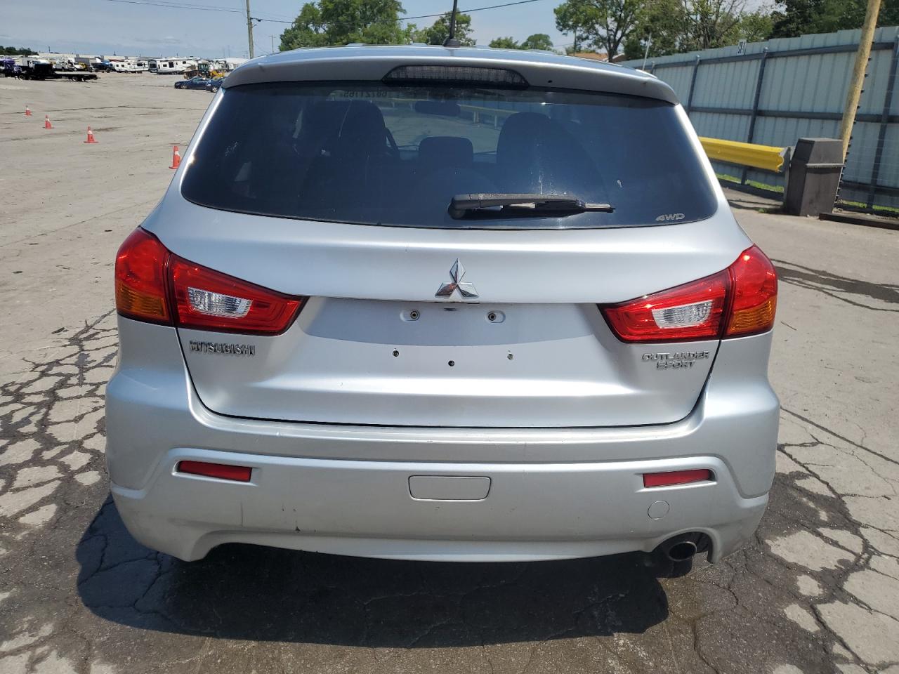 MITSUBISHI OUTLANDER SE