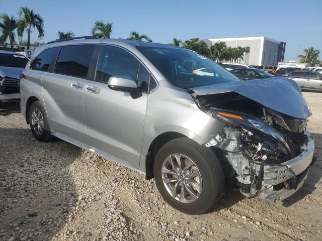 2024 TOYOTA SIENNA XLE 5TDYRKEC8RS201095