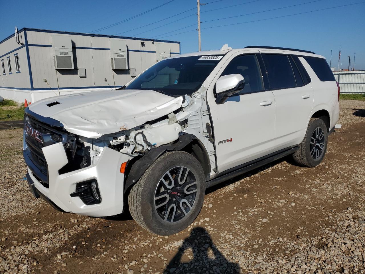 GMC YUKON AT4