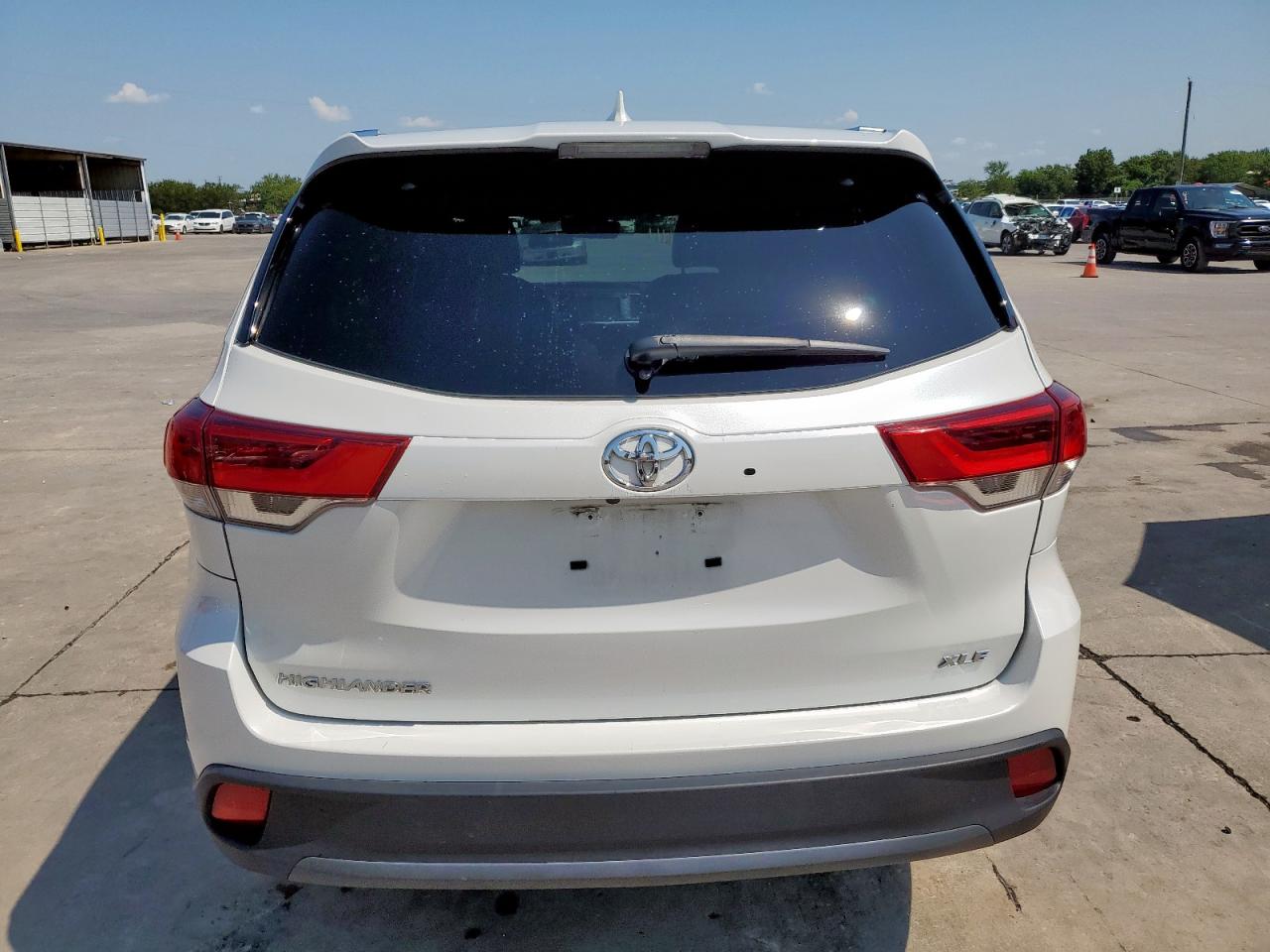 TOYOTA HIGHLANDER SE