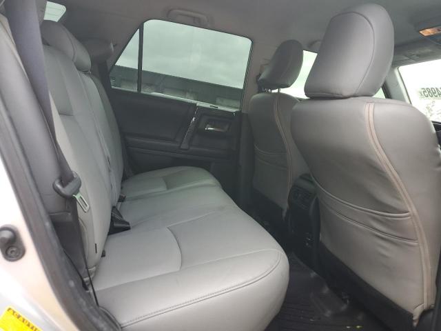 2019 TOYOTA 4RUNNER SR JTEBU5JR2K5673400