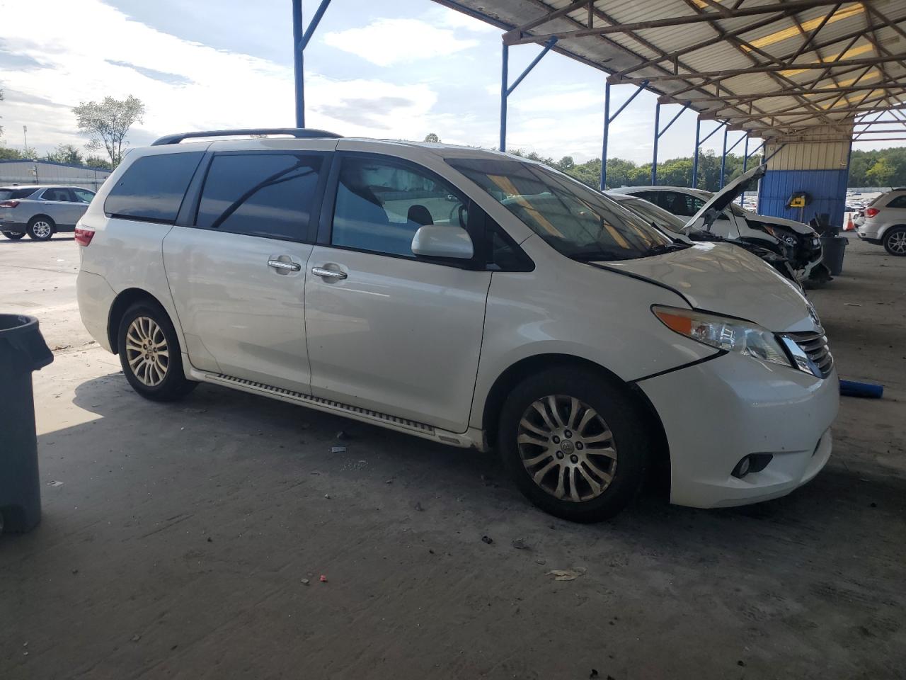 TOYOTA SIENNA XLE